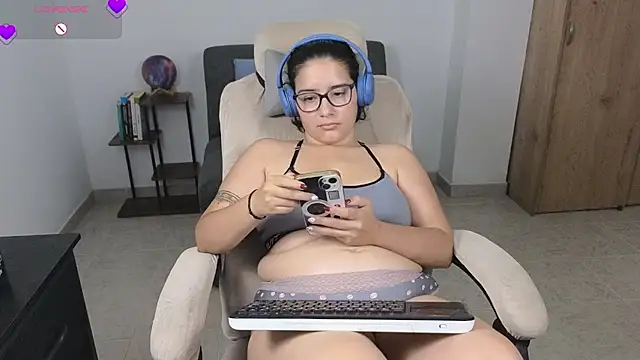 blue__moon_'s Live XXX Chat