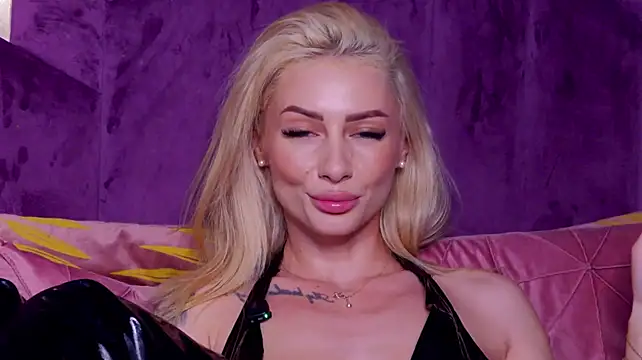 دردشة AngieShae الجنسية المباشرة