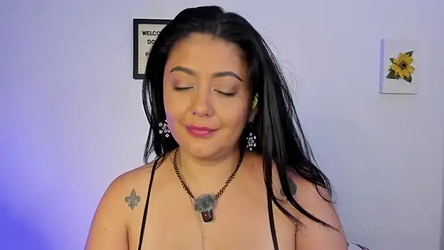 LauraToro_ Live XXX-Chat