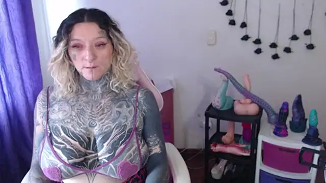 SLOPPYTITSS Adlı Modelin Canlı XXX Sohbeti