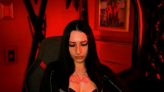 MonicaLowes Adlı Modelin Canlı XXX Sohbeti