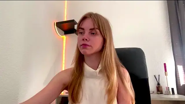 SunnyStrike's Live XXX Chat