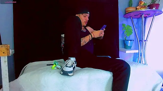 HannibalLester Live XXX-chat