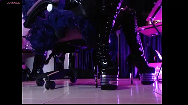 Онлайн чат XXX Miss-DeborahX