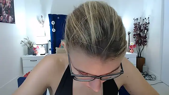 Yennylovesn Live XXX chat