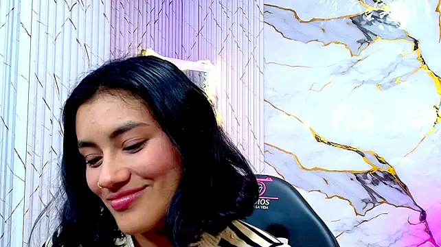 Chat +18 de PEACHY_TAY ao vivo