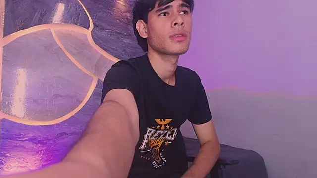 Онлайн чат XXX Tyler_schoby