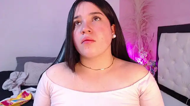 Julieth_Caandy Adlı Modelin Canlı XXX Sohbeti