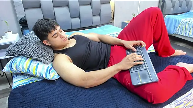 Charlie___Muskn Live XXX chat