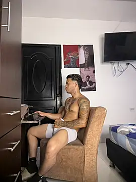 Enzomoretti__ Live XXX-Chat