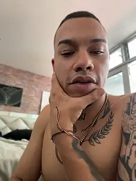 AlphaMasterXxx XXX чат на живо