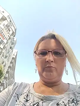 Divineblond Live XXX Chat