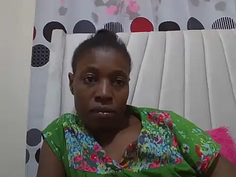 Eebony_Bubbly Adlı Modelin Canlı XXX Sohbeti