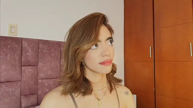 Violetta_FicherのライブXXXチャ  ット