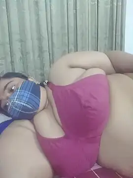 momo_loves' Live XXX Chat