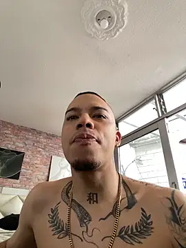 AlphaMasterXxx XXX чат на живо