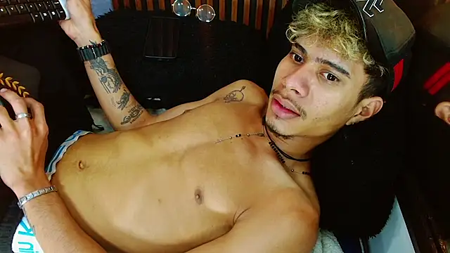 Skinny_cute_Alyer's Live XXX Chat