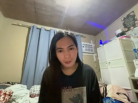 yen_yen Show in webcam