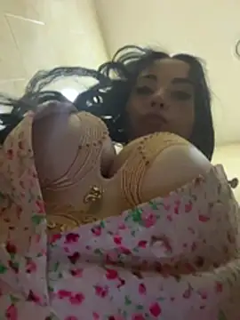 CrazzyChicks' Live XXX Chat