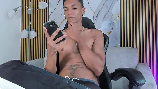 JulienSaint Obrolan Langsung XXX