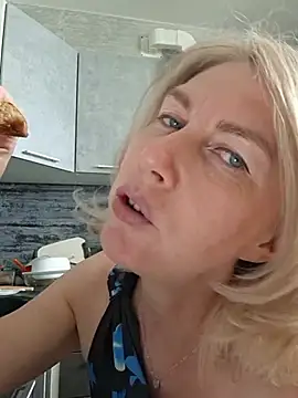 stellahere8 XXX чат на живо