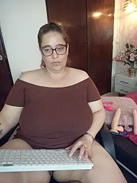 Kataleyamilf69_ 라이브 XXX 채팅