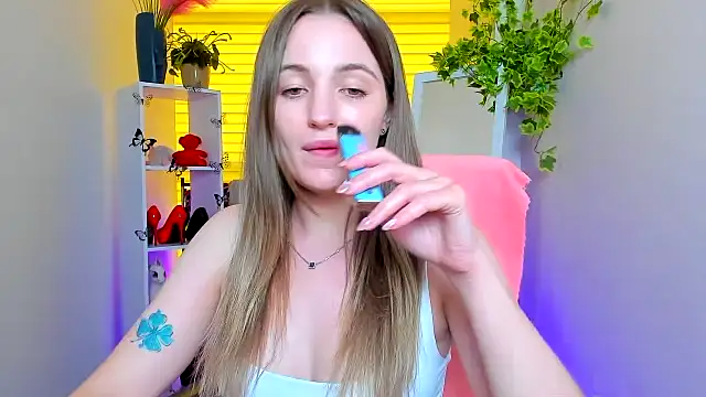 Mila-moon Chat XXX live