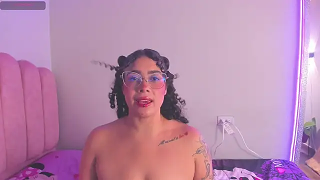 antonelllepiercee Adlı Modelin Canlı XXX Sohbeti