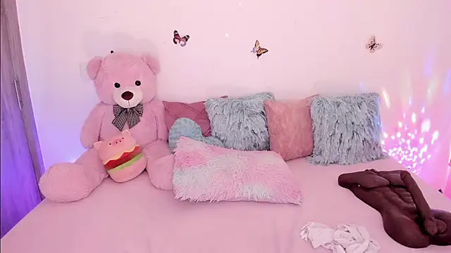 Zara_uwu_'s Live XXX Chat