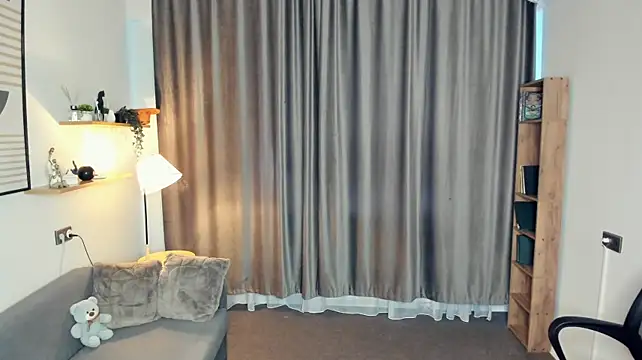 DeenaMeas' Live Chat Room