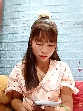 צ'אט XXX בשידור חי של AmyLinee01