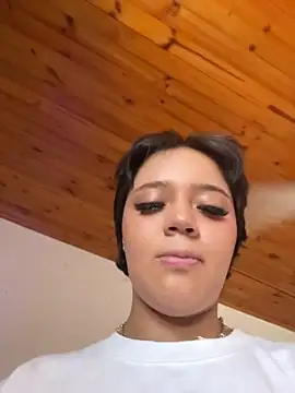Katy_RoseX Adlı Modelin Canlı XXX Sohbeti