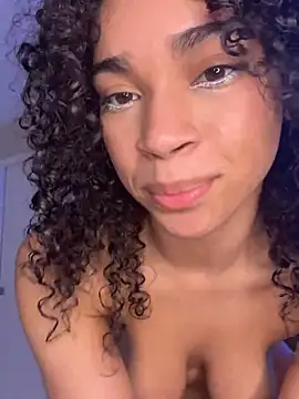 Kiki_hammyy's Webcam Show