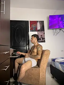 Živý XXX chat Enzomoretti__