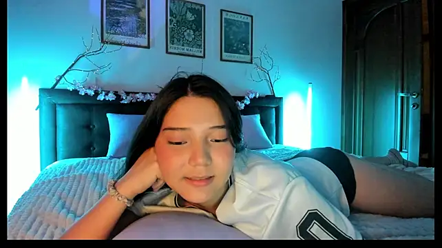 milana_marttt লাইভ XXX চ্যাট