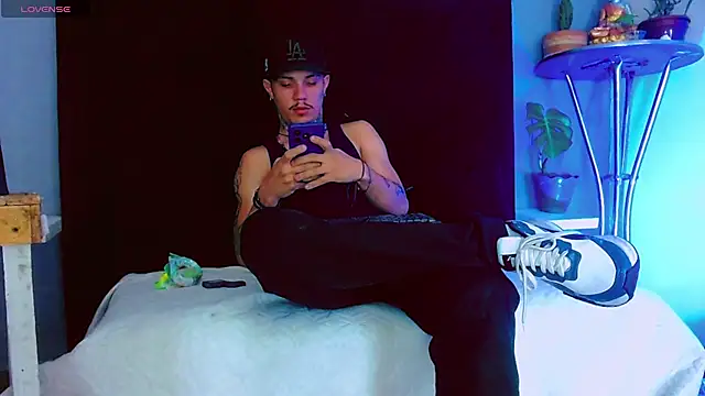HannibalLester Chat XXX live