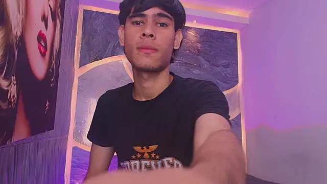 Онлайн чат XXX Tyler_schoby