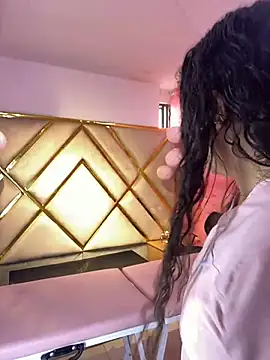 Show modela Nails_Lucia na web-kameri
