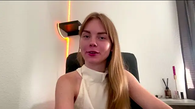 SunnyStrike's Live XXX Chat