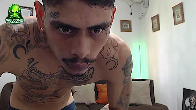alpha_zom Adlı Modelin Canlı XXX Sohbeti