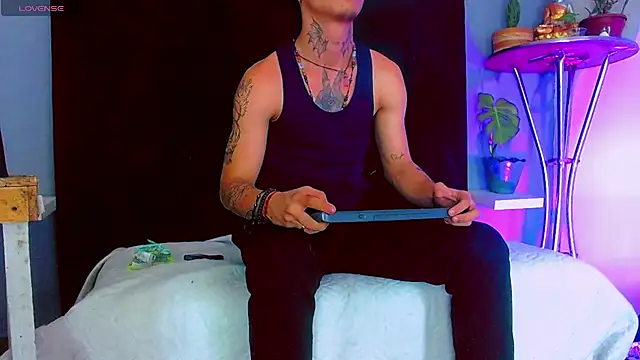 צ'אט XXX בשידור חי של HannibalLester