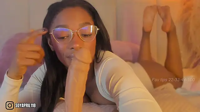 aprilebony_ live XXX chat