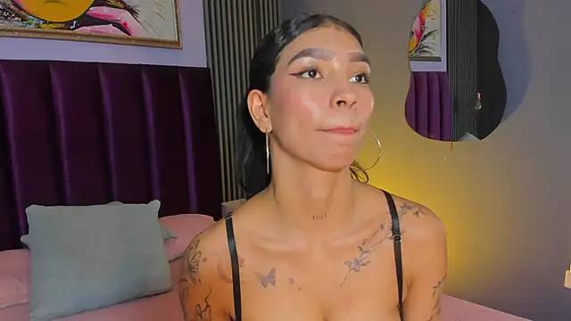 LauraAristizabal's Live XXX Chat