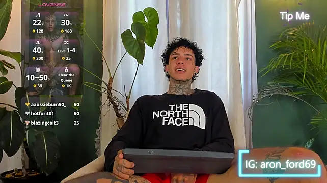 XXX chat uživo modela aron_ford77