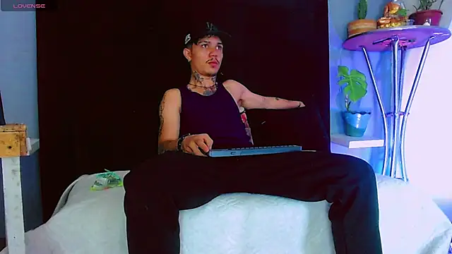 Онлайн чат XXX HannibalLester