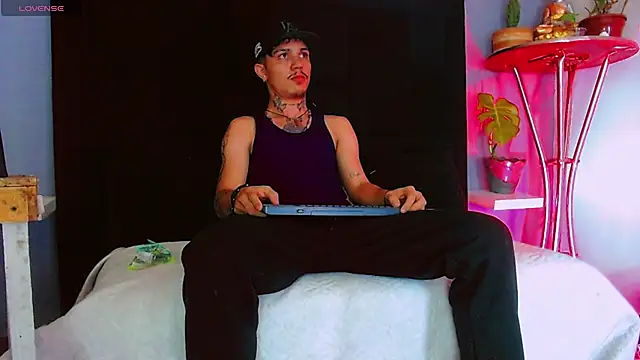 HannibalLester Chat XXX live