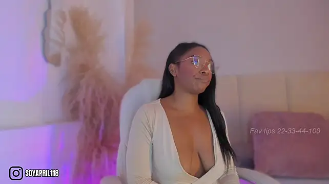 aprilebony_ Adlı Modelin Canlı XXX Sohbeti