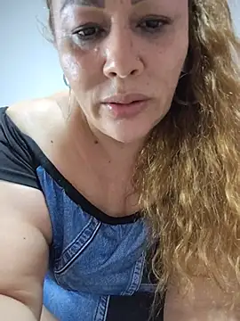 SluttyMilf79's Live XXX Chat