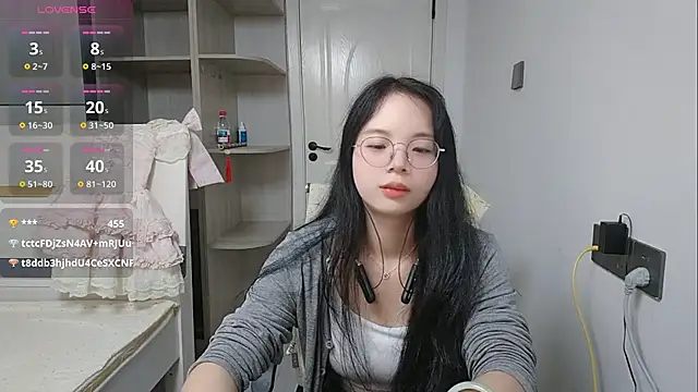 mianmian-99's Live XXX Chat