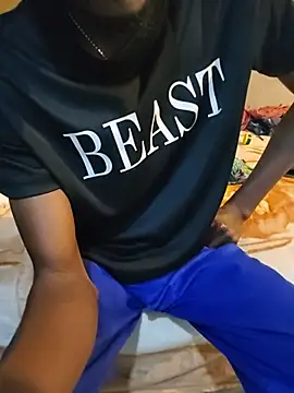 צ'אט XXX בשידור חי של THATHAIRYTALLDUDE